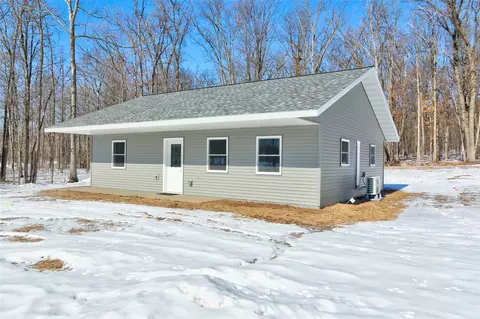 1520 Woodland St, Spooner, WI 54801