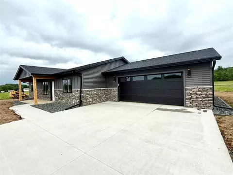 512 S Wilson St, Thorp, WI 54771