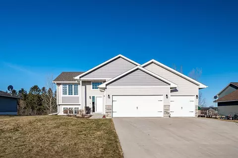 485 Highland Dr, Ellsworth, WI 54011