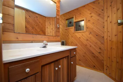 Bath - 3434 Chenoweth Dr, Webster, WI 54893 photo 3 of 5