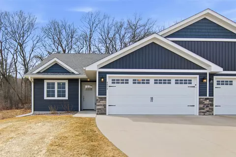 4974 Field Crest Ln, Eau Claire, WI 54701