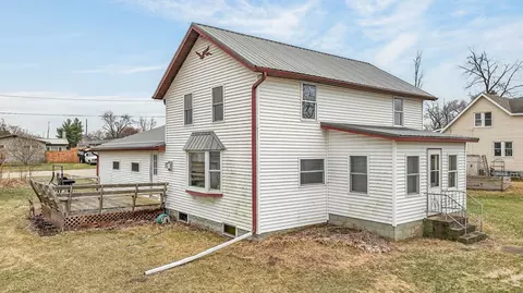 206 S Park Rd, Blair, WI 54616