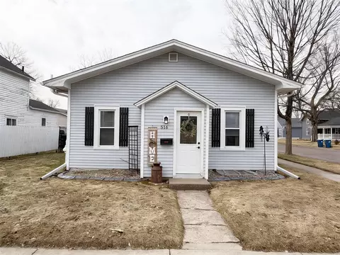 516 W Messenger St, Rice Lake, WI 54868