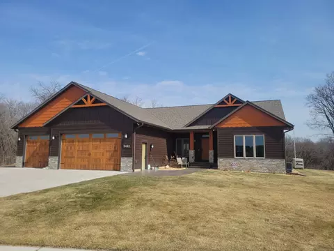 3482 Creek Ridge Dr, Eau Claire, WI 54703