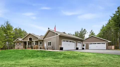 909 Thistle Ln, Eau Claire, WI 54703