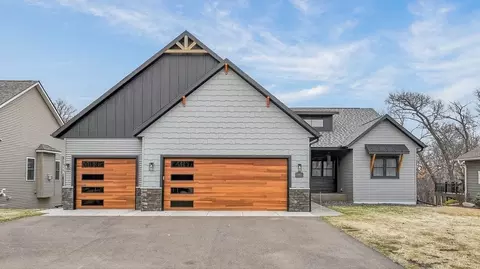 4642 S Oakwood Hills Pkwy, Eau Claire, WI 54701