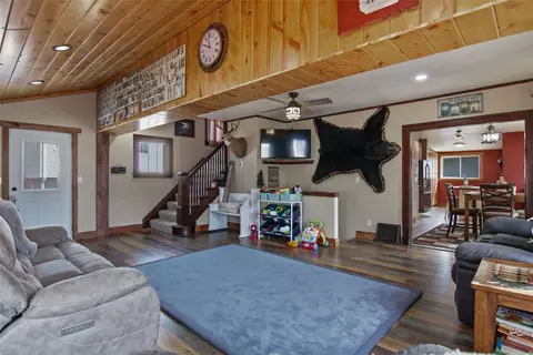 Entry Way - 708 13th Ave, Bloomer, WI 54724 photo 2 of 3