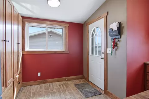 Entry Way - 708 13th Ave, Bloomer, WI 54724 photo 1 of 3