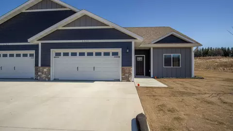 3329 Sunflower Ln, Eau Claire, WI 54703