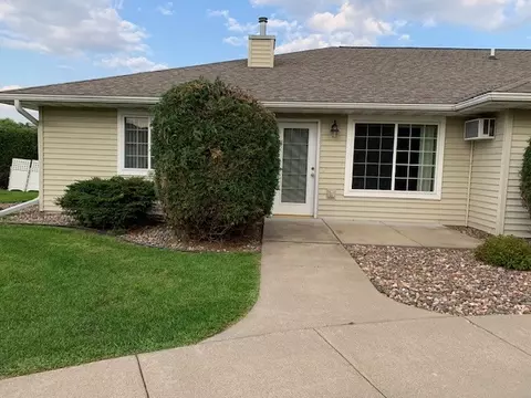 3312 S Robin Meadows Ln #3312, Eau Claire, WI 54701