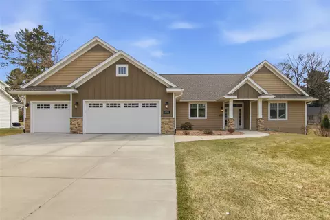 3729 Crest Ridge Ct, Eau Claire, WI 54701