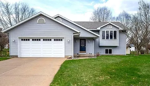 512 Windsor Forest Dr, Altoona, WI 54720