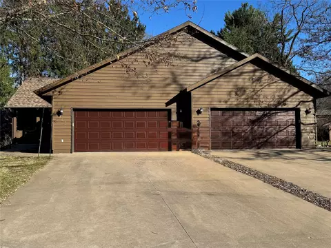 945 Cambridge Ct, Altoona, WI 54720