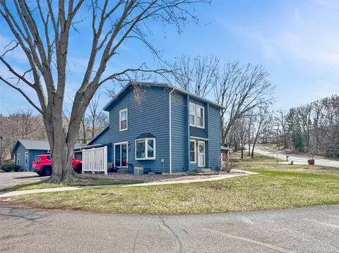4634 Woodridge Dr #4, Eau Claire, WI 54701