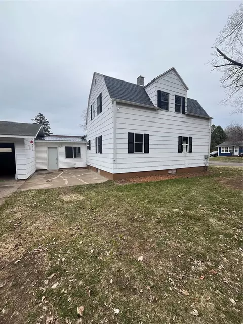221 Fuller St, Ridgeland, WI 54763