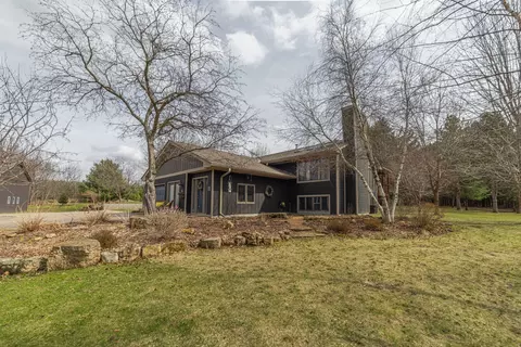 1549 Twin Springs Rd, Houlton, WI 54082