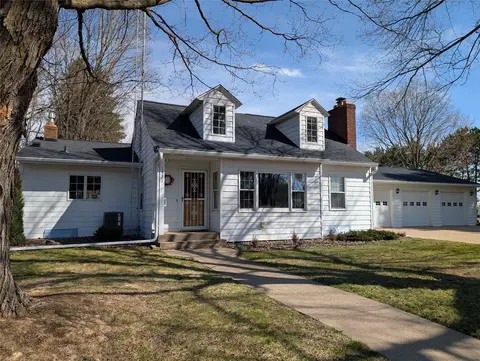 1521 6th Ave E, Menomonie, WI 54751