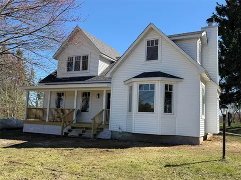 1527 Deerfield Rd, Eau Claire, WI 54703