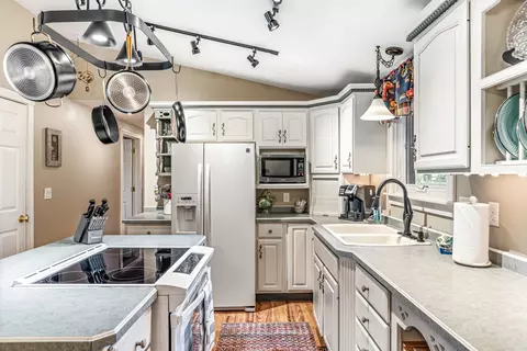 Kitchen - s5270 Sd Lane, Augusta, WI 54722 photo 3 of 5