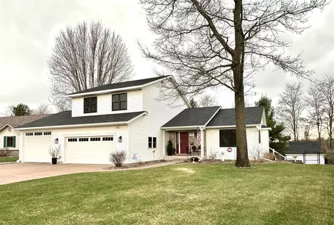 1932 Mark Ln, Eau Claire, WI 54703