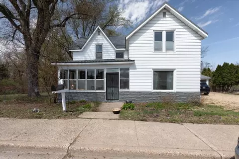 302 E Main St E, Durand, WI 54736