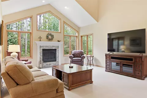 Living - e4400 Pinewood Circle, Eleva, WI 54738 photo 3 of 6