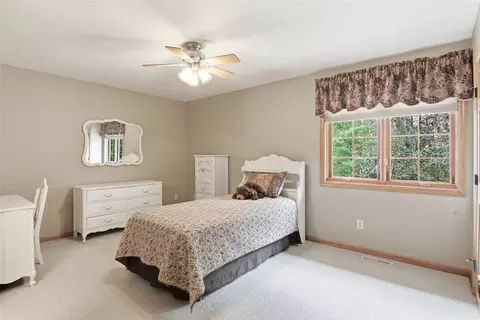 Bedroom - e4400 Pinewood Circle, Eleva, WI 54738 photo 6 of 10