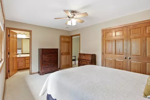 Bedroom - e4400 Pinewood Circle, Eleva, WI 54738 photo 5 of 10