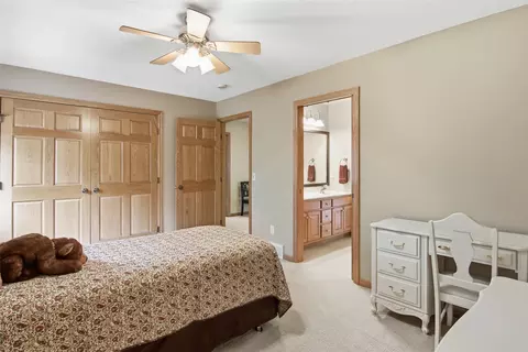 Bedroom - e4400 Pinewood Circle, Eleva, WI 54738 photo 7 of 10