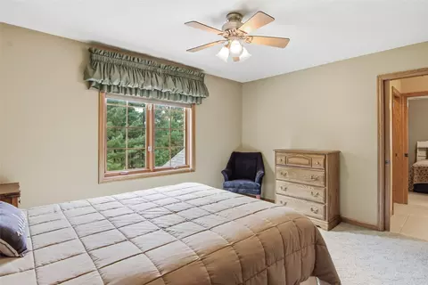 Bedroom - e4400 Pinewood Circle, Eleva, WI 54738 photo 9 of 10