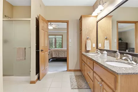 Bath - e4400 Pinewood Circle, Eleva, WI 54738 photo 2 of 7