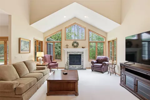 Living - e4400 Pinewood Circle, Eleva, WI 54738 photo 2 of 6