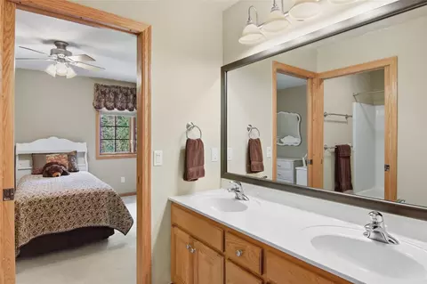 Bath - e4400 Pinewood Circle, Eleva, WI 54738 photo 5 of 7