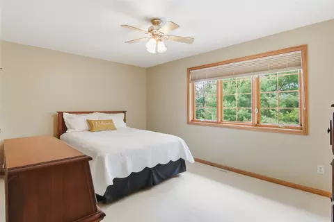 Bedroom - e4400 Pinewood Circle, Eleva, WI 54738 photo 4 of 10
