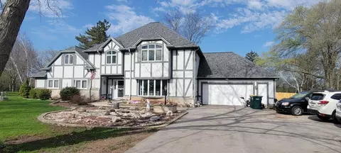 10953 N Westview Ln, Mequon, WI 53092