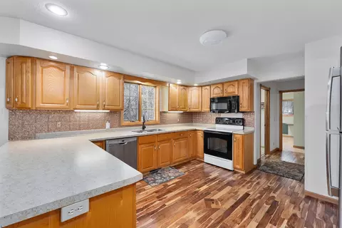 Kitchen - 3120 E Cedar Rd, Eleva, WI 54738 photo 4 of 6
