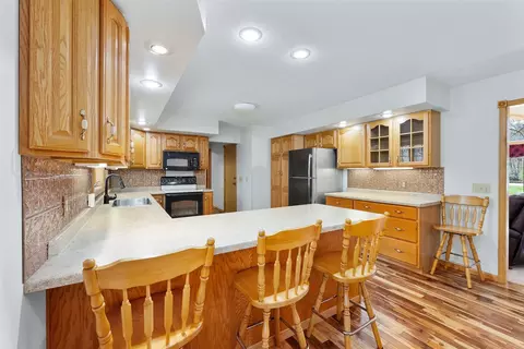Kitchen - 3120 E Cedar Rd, Eleva, WI 54738 photo 3 of 6