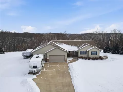 w4325 Tower Lane, La Crosse, WI 54601