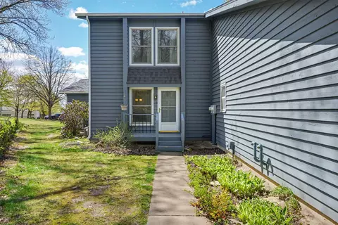 4630 Woodridge Dr #2, Eau Claire, WI 54701
