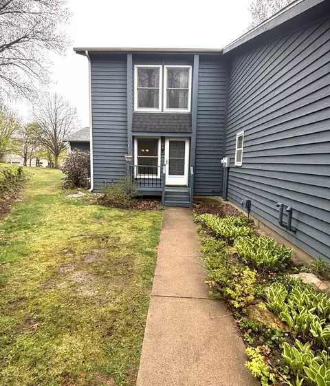 4630 Woodridge Dr #2, Eau Claire, WI 54701