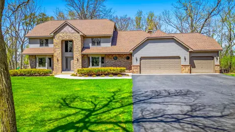 356 Audubon Ln, Hudson, WI 54016