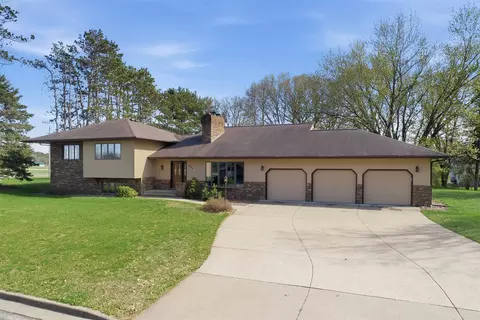 2932 Plum Tree Cir N, Menomonie, WI 54751