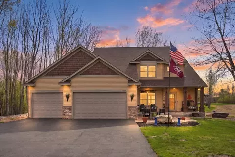 1431 Pioneer Cir, Houlton, WI 54082