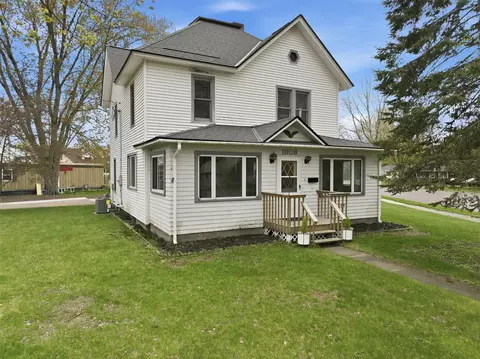 Exterior - 1908 Main St, Bloomer, WI 54724 photo 2 of 5