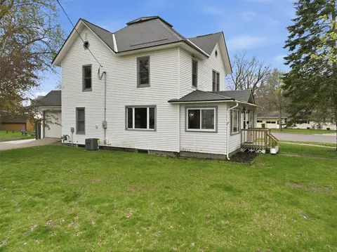 Exterior - 1908 Main St, Bloomer, WI 54724 photo 4 of 5