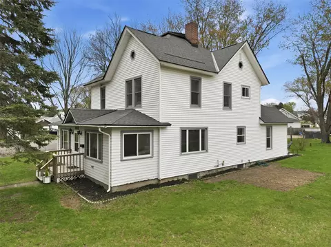 Exterior - 1908 Main St, Bloomer, WI 54724 photo 3 of 5