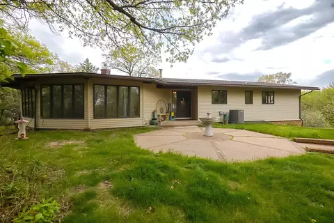 e655 Woodridge Drive, Eau Claire, WI 54701