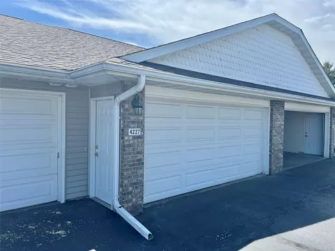 4227 W Robin Meadows Ln #4227, Eau Claire, WI 54701