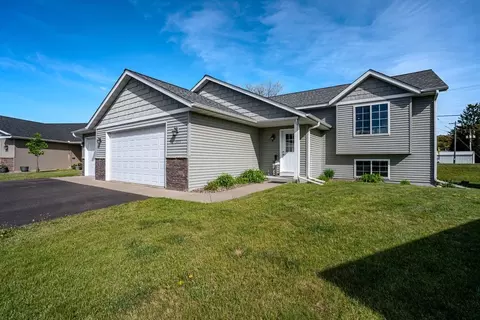 1305 Whistling Straits Ct, Altoona, WI 54720