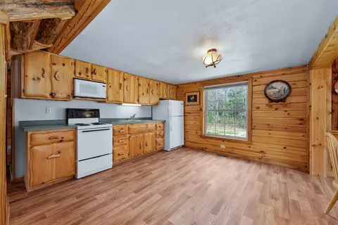 Kitchen - 19498 E County Road Gg, Augusta, WI 54722 photo 2 of 3